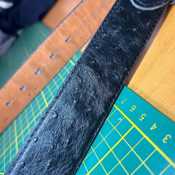 Vintage genuine leather Ostrich style belt - Picture 5 of 8